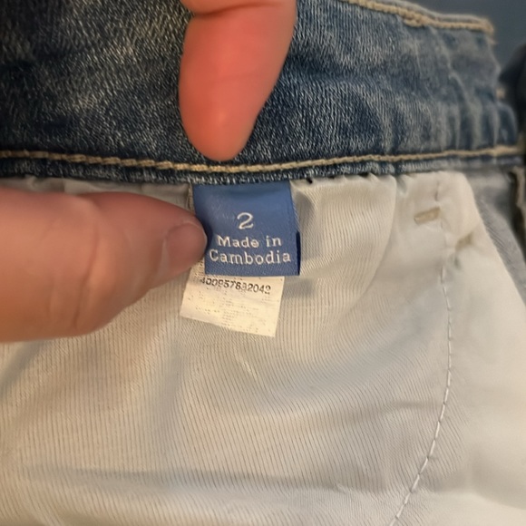 NWT Simply Vera Wang Capri Mid Rise Clear Sky Blue Roll Cuff Distressed Jeans 2 - Picture 13 of 15